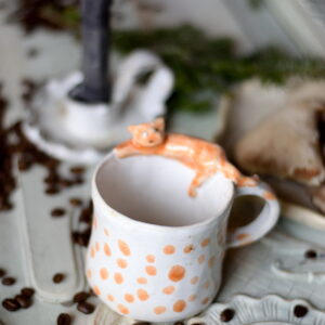 Kubek ceramiczny z motywem kota w kolorze pomarańczowym