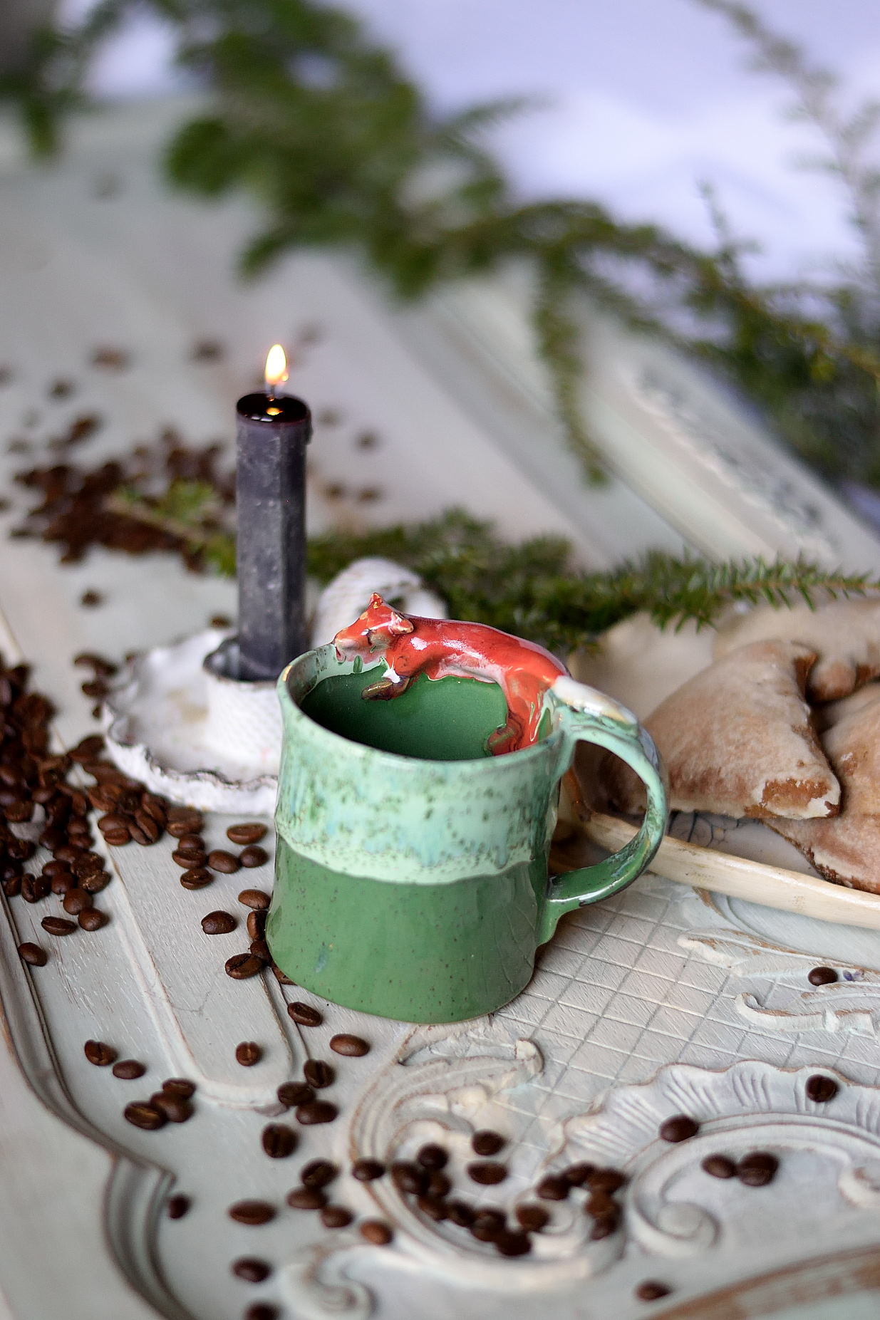 kubek ręcznie zrobiony z motywem lisa w uroczym zielonym kolorze