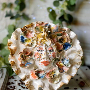 Kolorowa maska ceramiczna.