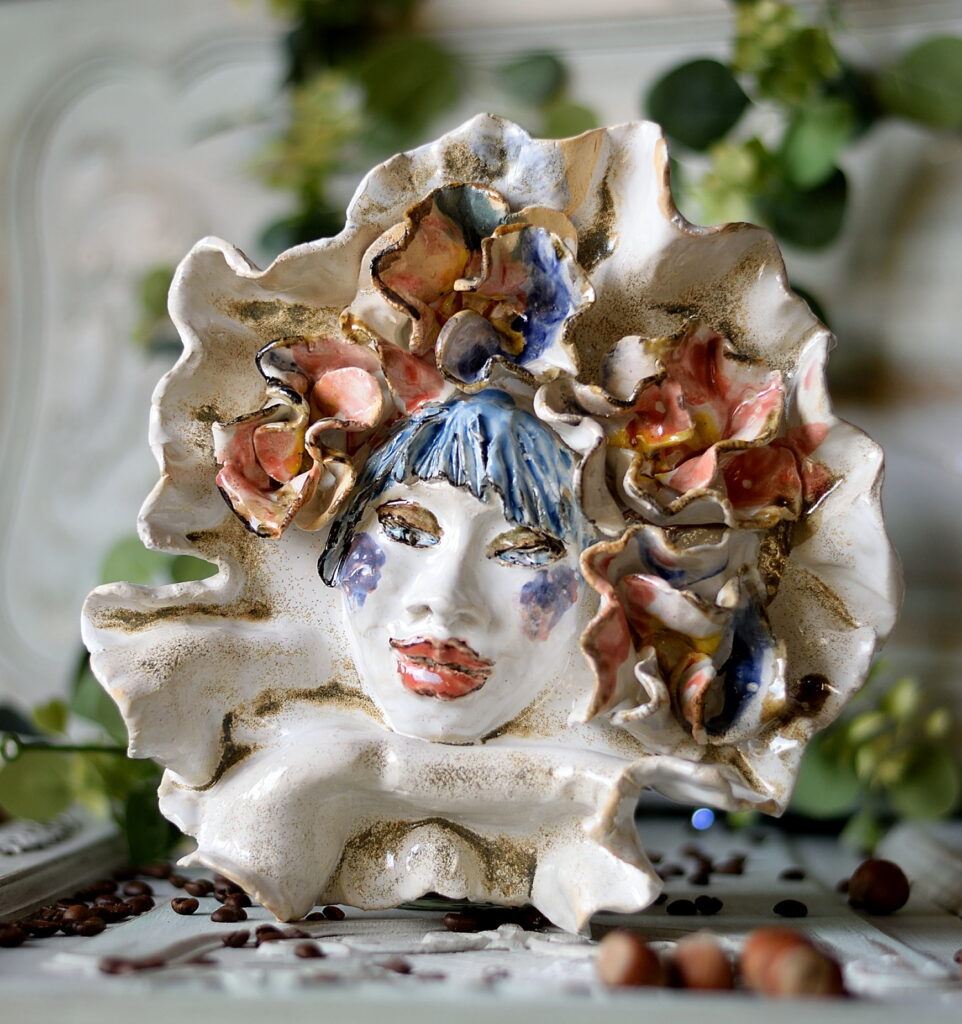 Maska ceramiczna ręcznie wykonana.