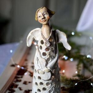 Stojący anioł ceramiczny, lampion na świecę