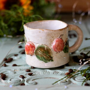 Kubek ceramiczny ręcznie robiony – girlanda czerwonych jabłek, 250 ml