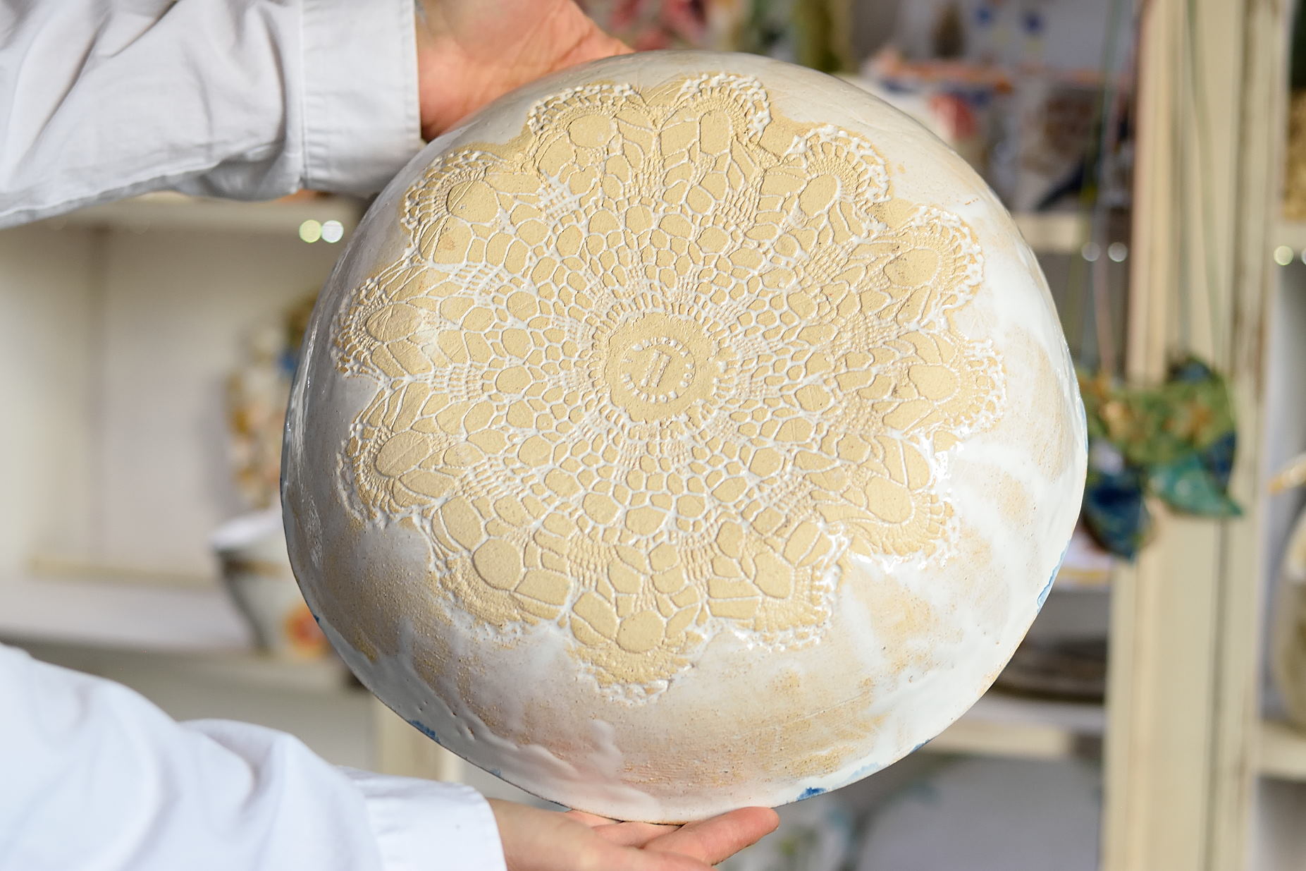 Duża ceramiczna misa z motywem gruszek. - obrazek 7