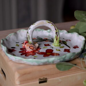 Patera na cisto z uchwytem oraz kurką.