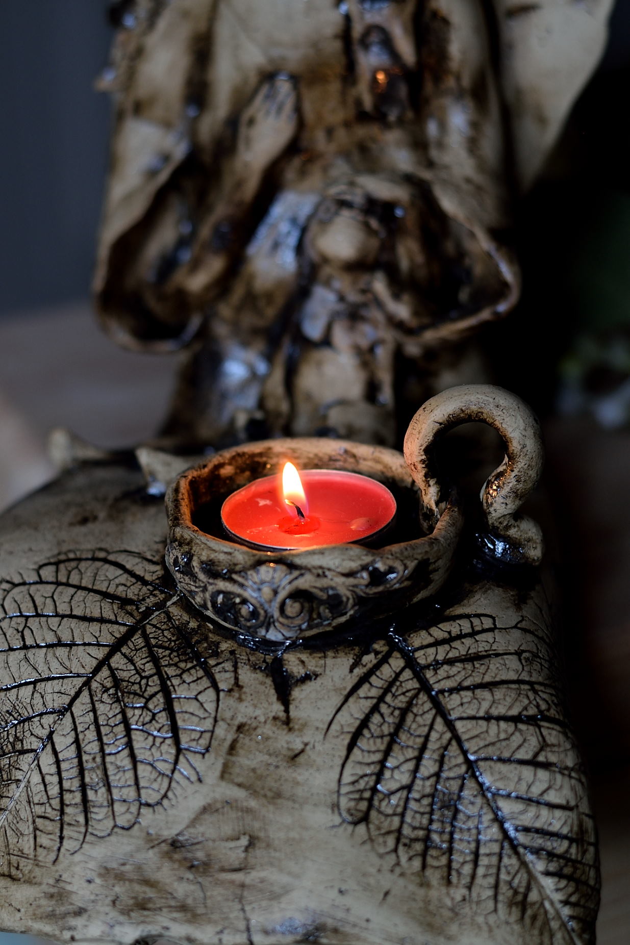 Anioł Beskidzki – rzeźba ceramiczna w stylu rustykalnym. - obrazek 2