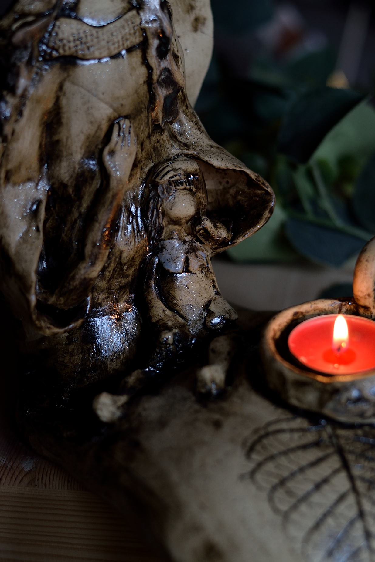 Anioł Beskidzki – rzeźba ceramiczna w stylu rustykalnym. - obrazek 4