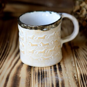 Kubek ceramiczny z konikiem.