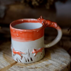 Kubek ceramiczny z liskiem.