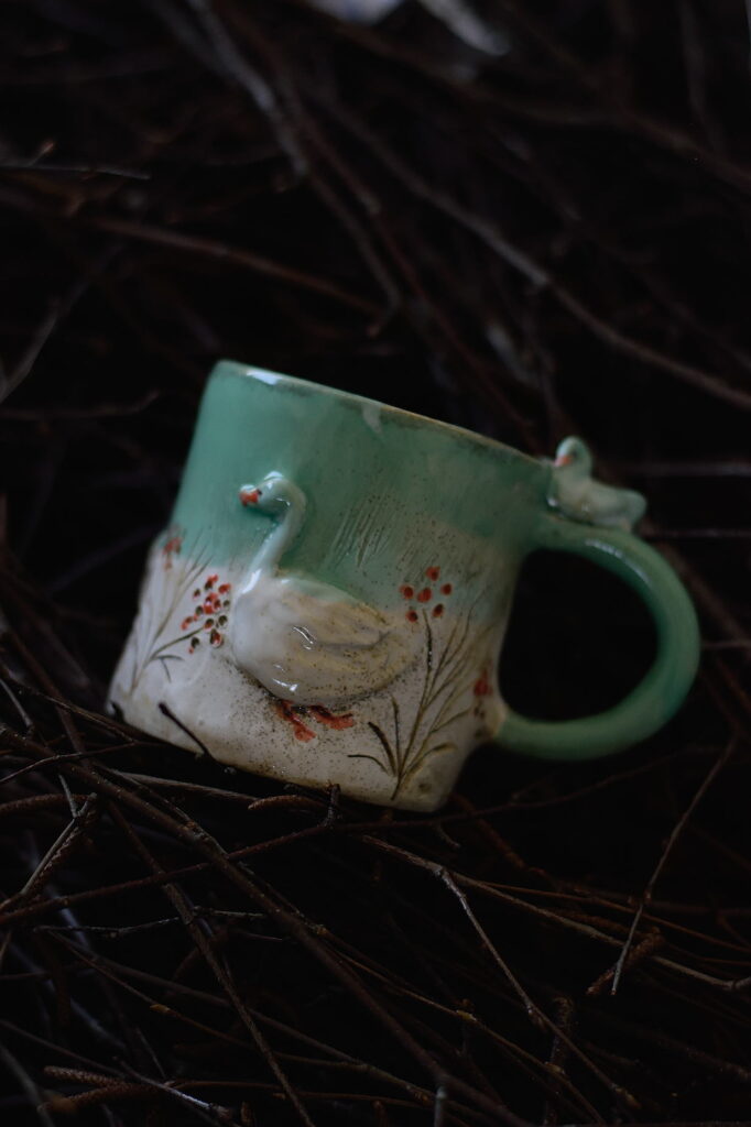 Kubek ceramiczny z gąską.